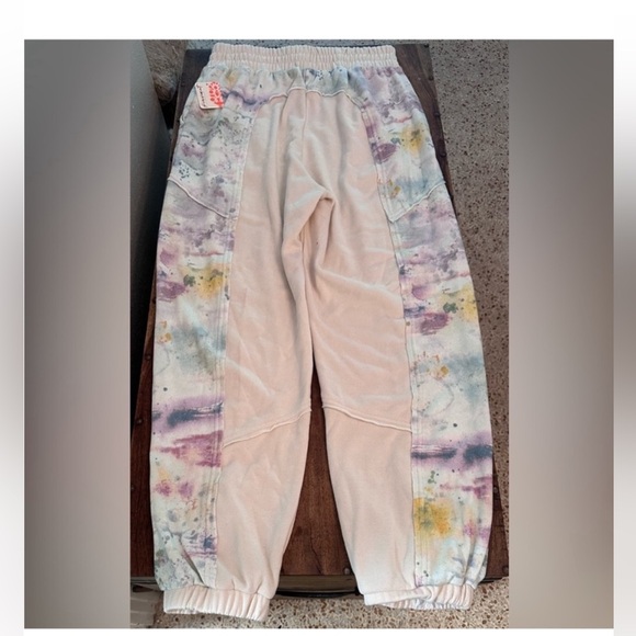 NWT Free People Joggers. Size Small. Super soft and very cute design. Oversized - Picture 5 of 9